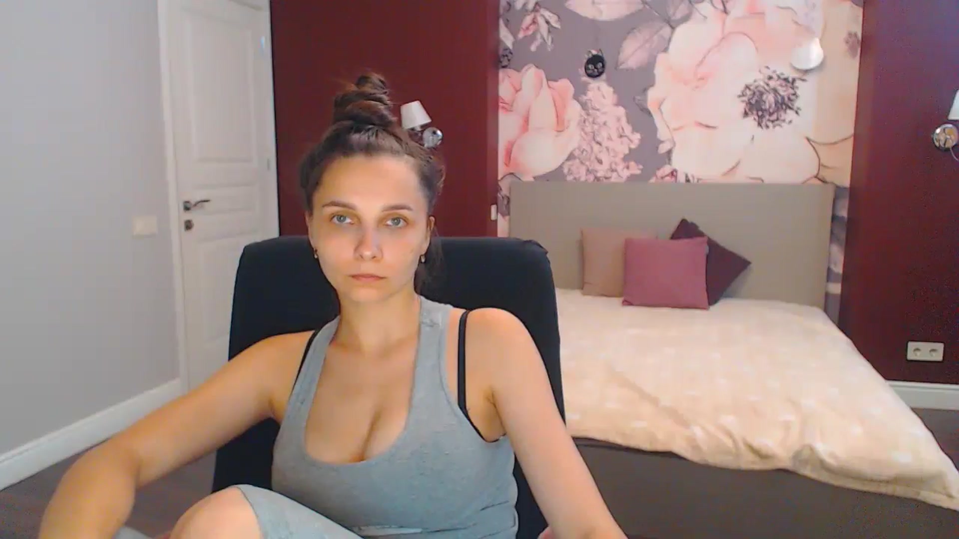 Gallery image thumbnail from Karina_Mils's myfreecams stream on, 07/28/2024, 16:16 image 4 of 20
