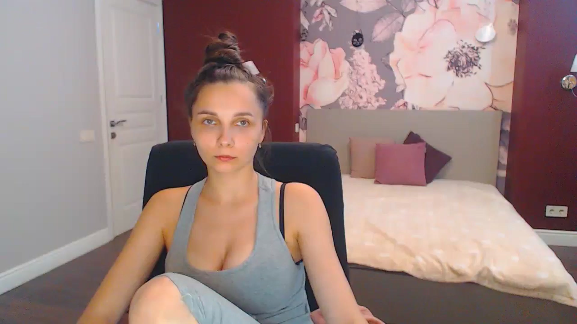 Gallery image thumbnail from Karina_Mils's myfreecams stream on, 07/28/2024, 16:16 image 1 of 20