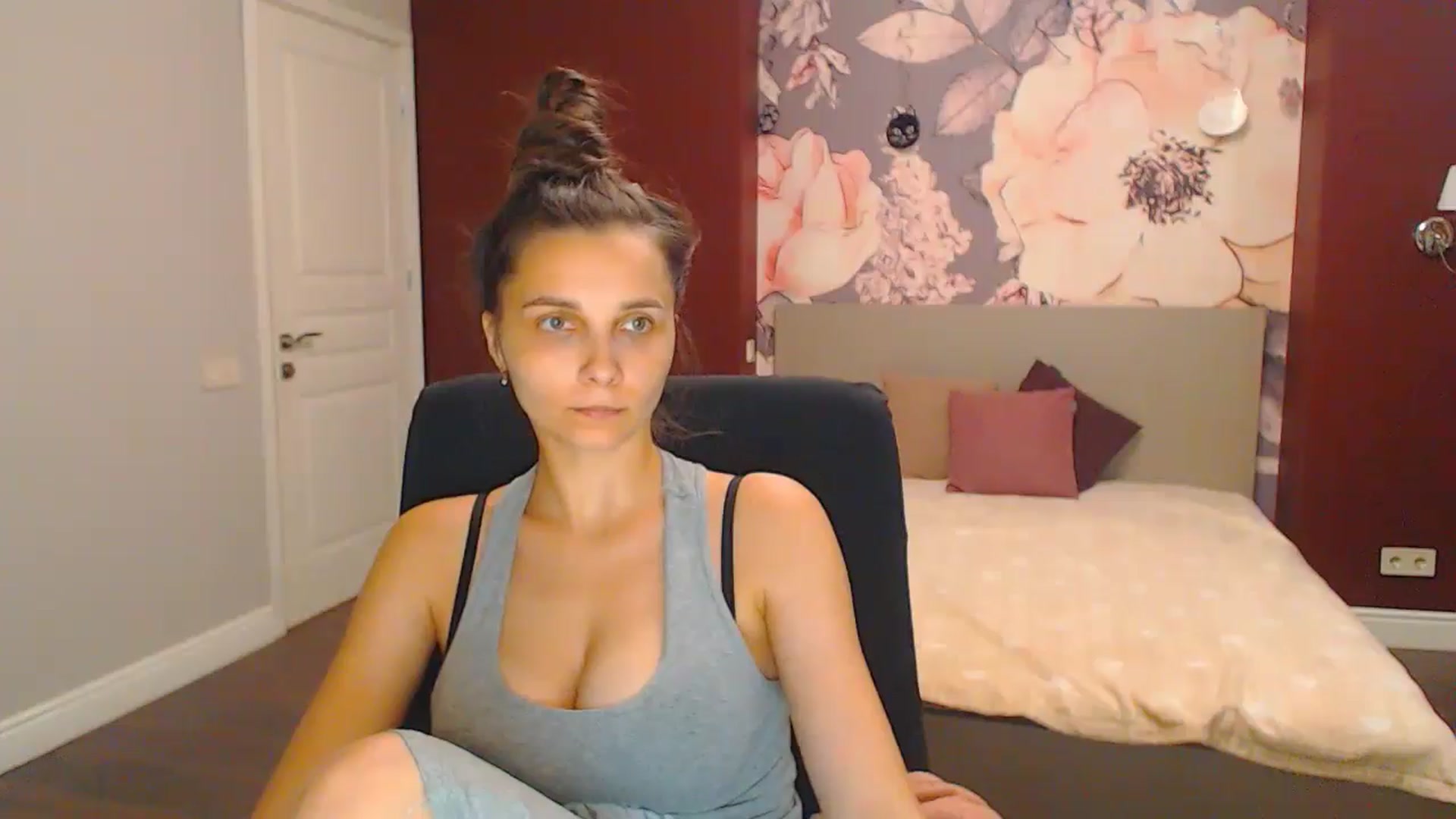 Gallery image thumbnail from Karina_Mils's myfreecams stream on, 07/28/2024, 16:55 image 14 of 20