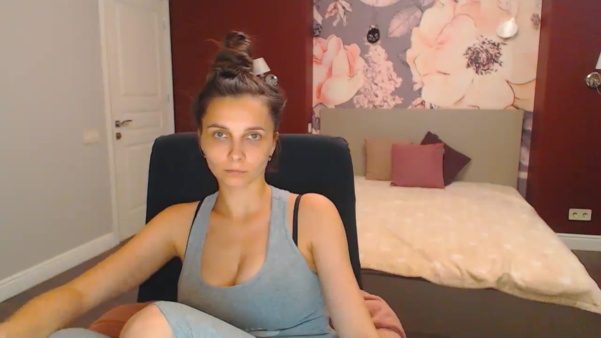 Gallery image thumbnail from Karina_Mils's myfreecams stream on, 07/28/2024, 16:55 image 6 of 20