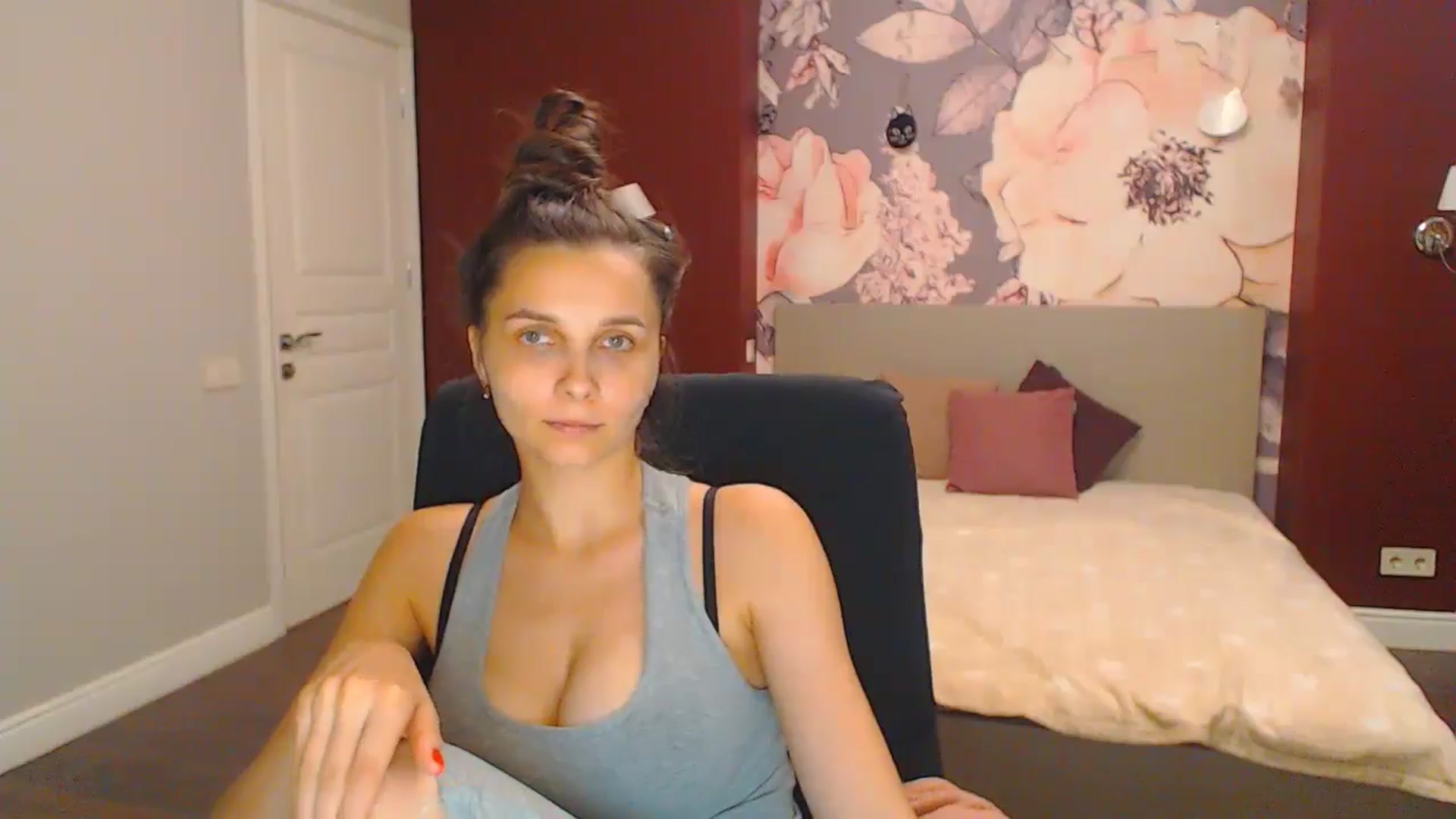Gallery image thumbnail from Karina_Mils's myfreecams stream on, 07/28/2024, 16:55 image 18 of 20