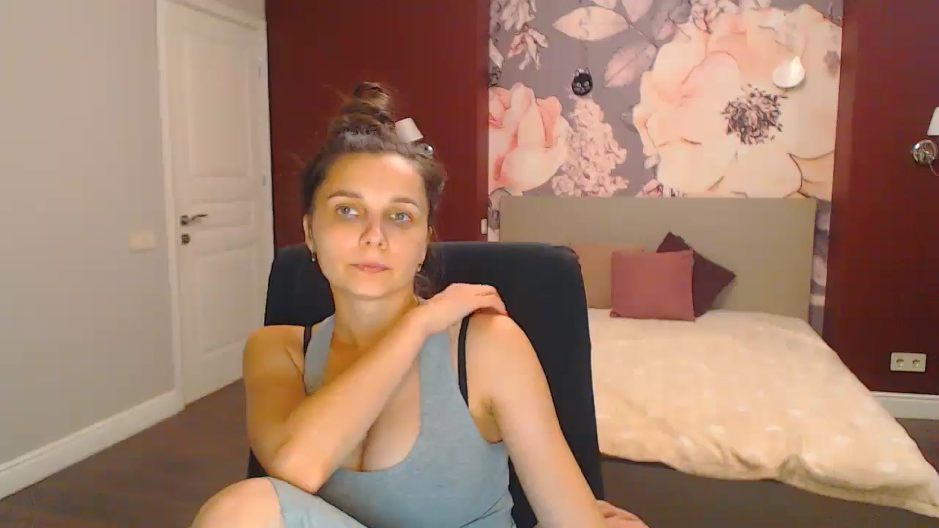 Gallery image thumbnail from Karina_Mils's myfreecams stream on, 07/28/2024, 16:55 image 16 of 20