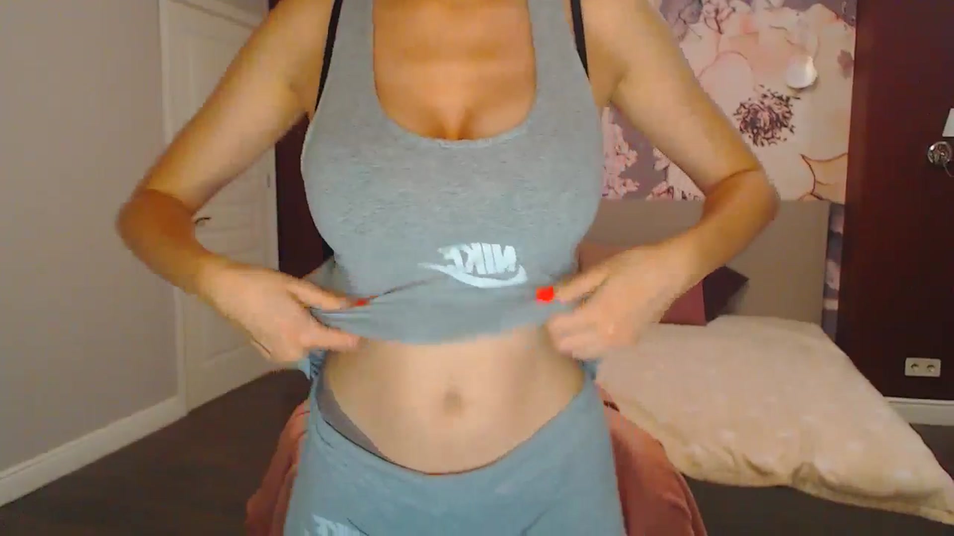 Gallery image thumbnail from Karina_Mils's myfreecams stream on, 07/28/2024, 16:55 image 9 of 20