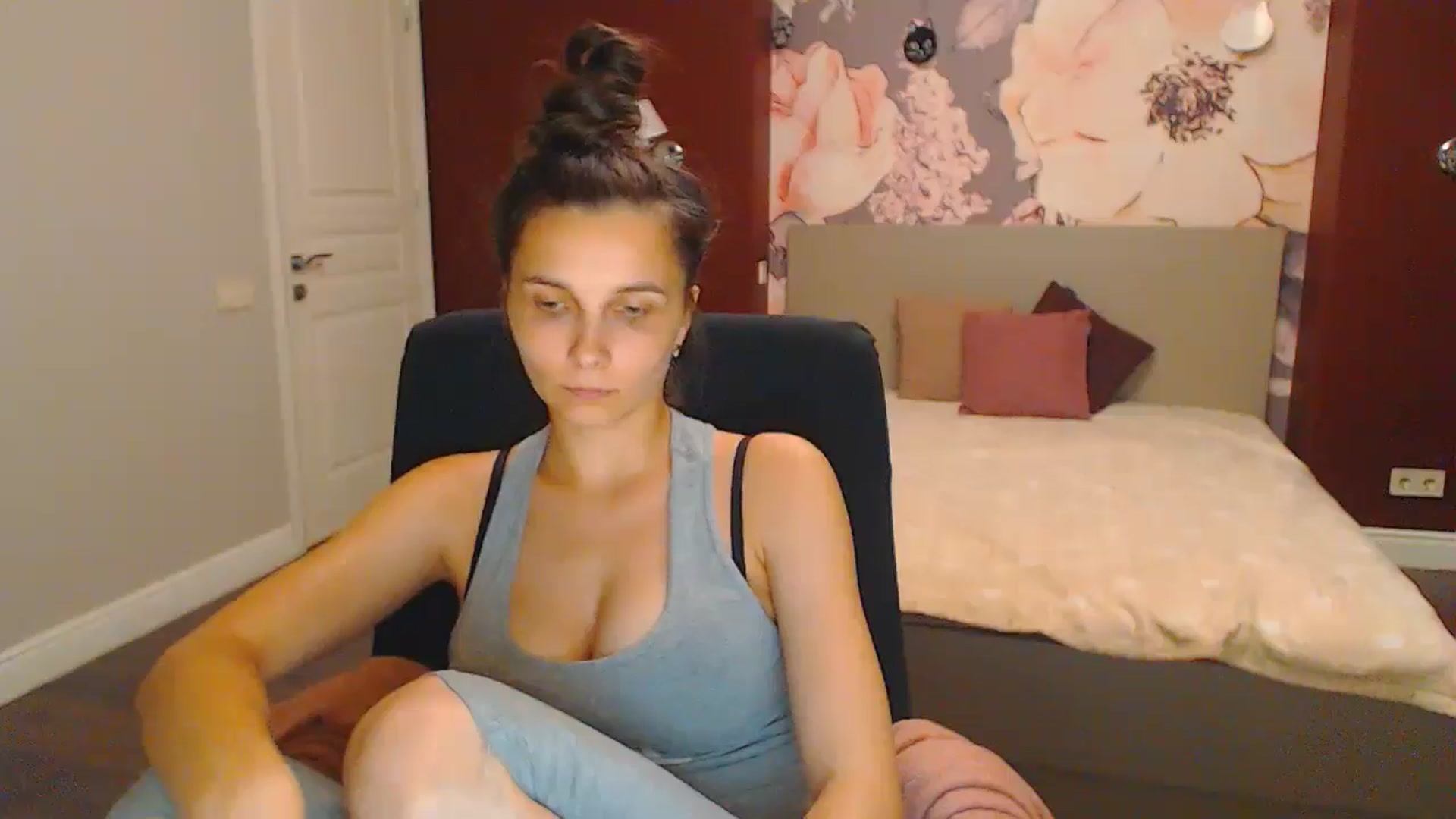 Gallery image thumbnail from Karina_Mils's myfreecams stream on, 07/28/2024, 18:35 image 8 of 20