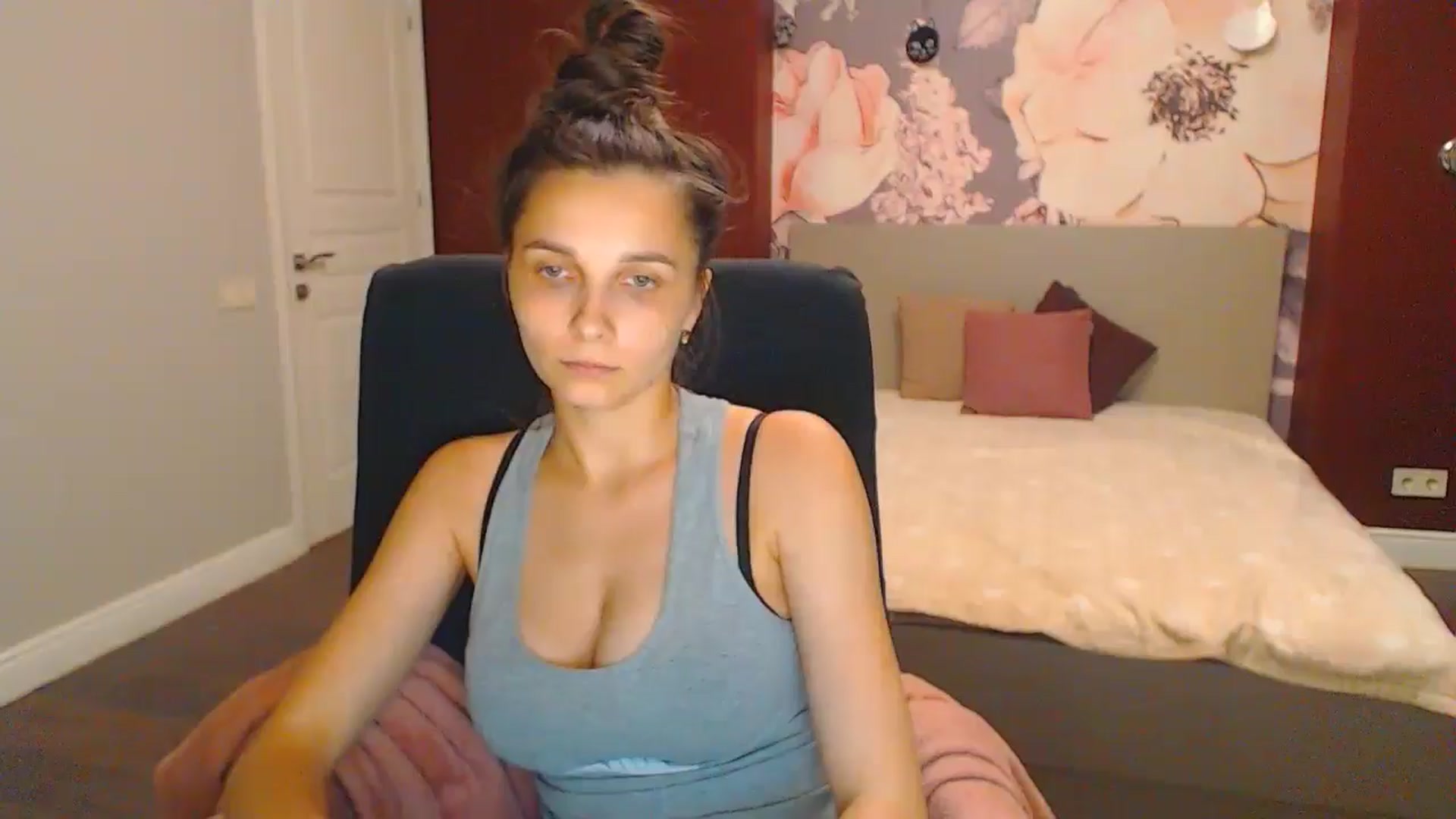 Gallery image thumbnail from Karina_Mils's myfreecams stream on, 07/28/2024, 18:35 image 10 of 20