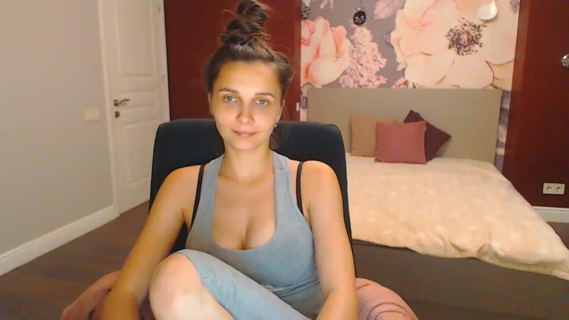 Gallery image thumbnail from Karina_Mils's myfreecams stream on, 07/28/2024, 18:35 image 5 of 20