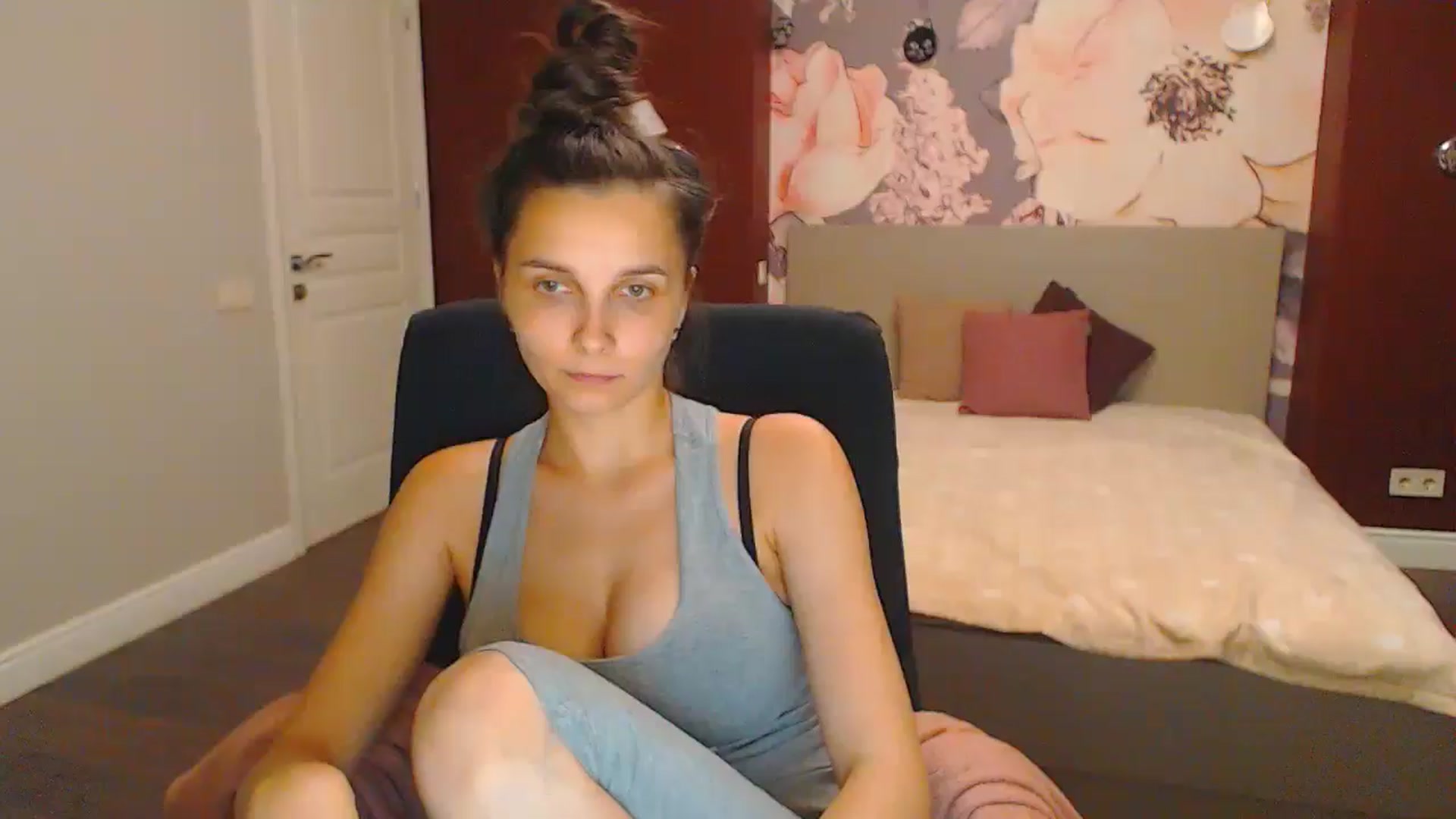 Gallery image thumbnail from Karina_Mils's myfreecams stream on, 07/28/2024, 18:35 image 7 of 20