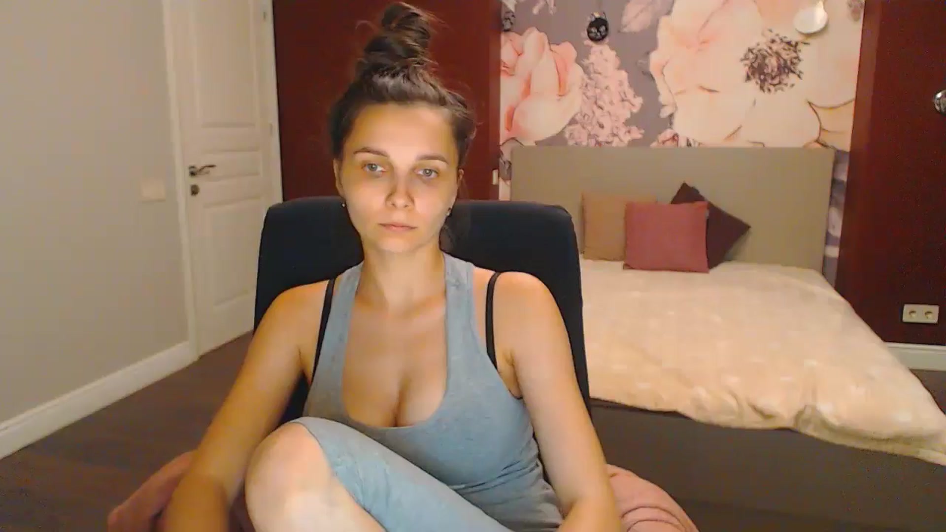 Gallery image thumbnail from Karina_Mils's myfreecams stream on, 07/28/2024, 18:35 image 6 of 20