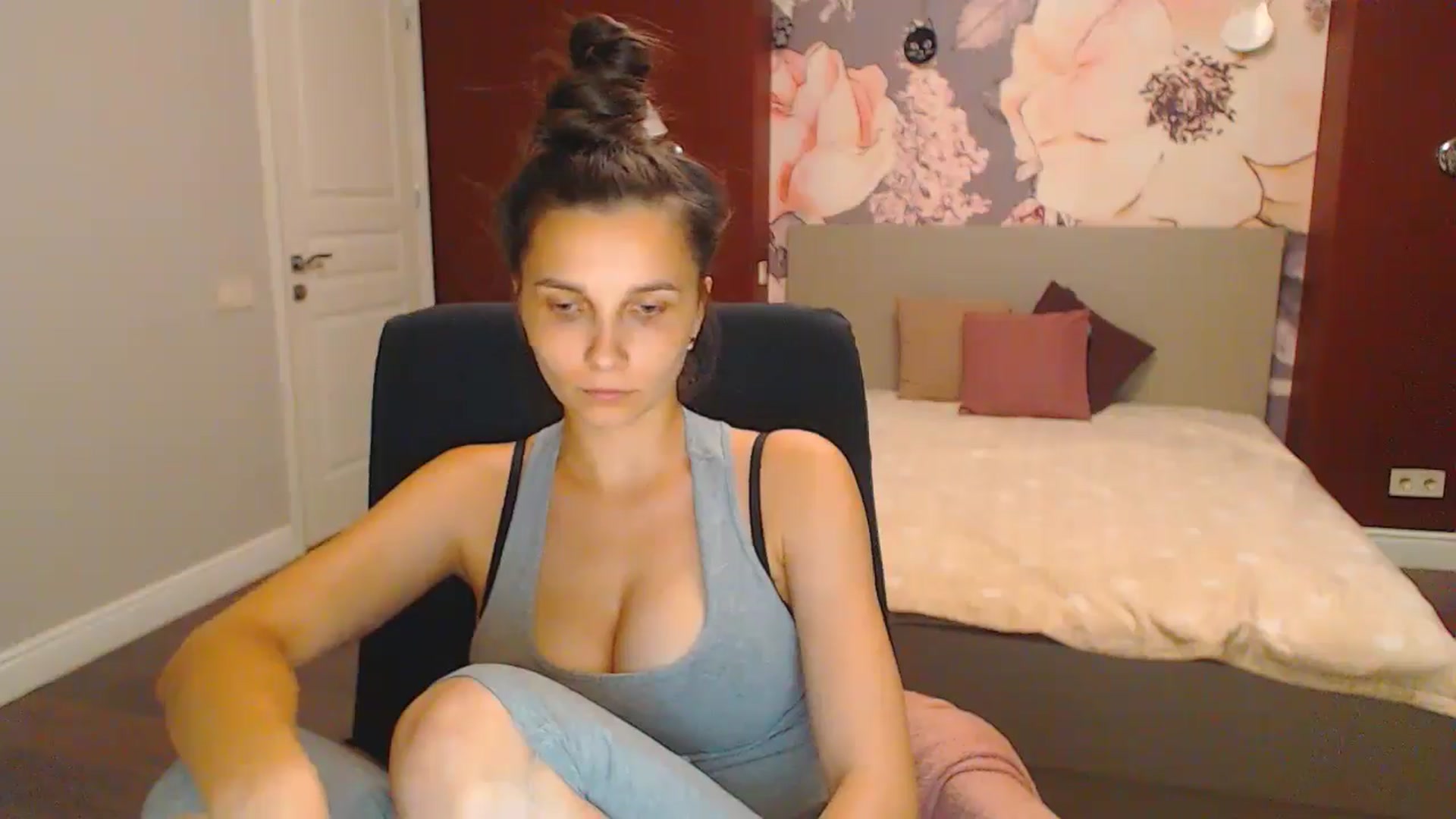 Gallery image thumbnail from Karina_Mils's myfreecams stream on, 07/28/2024, 18:35 image 4 of 20