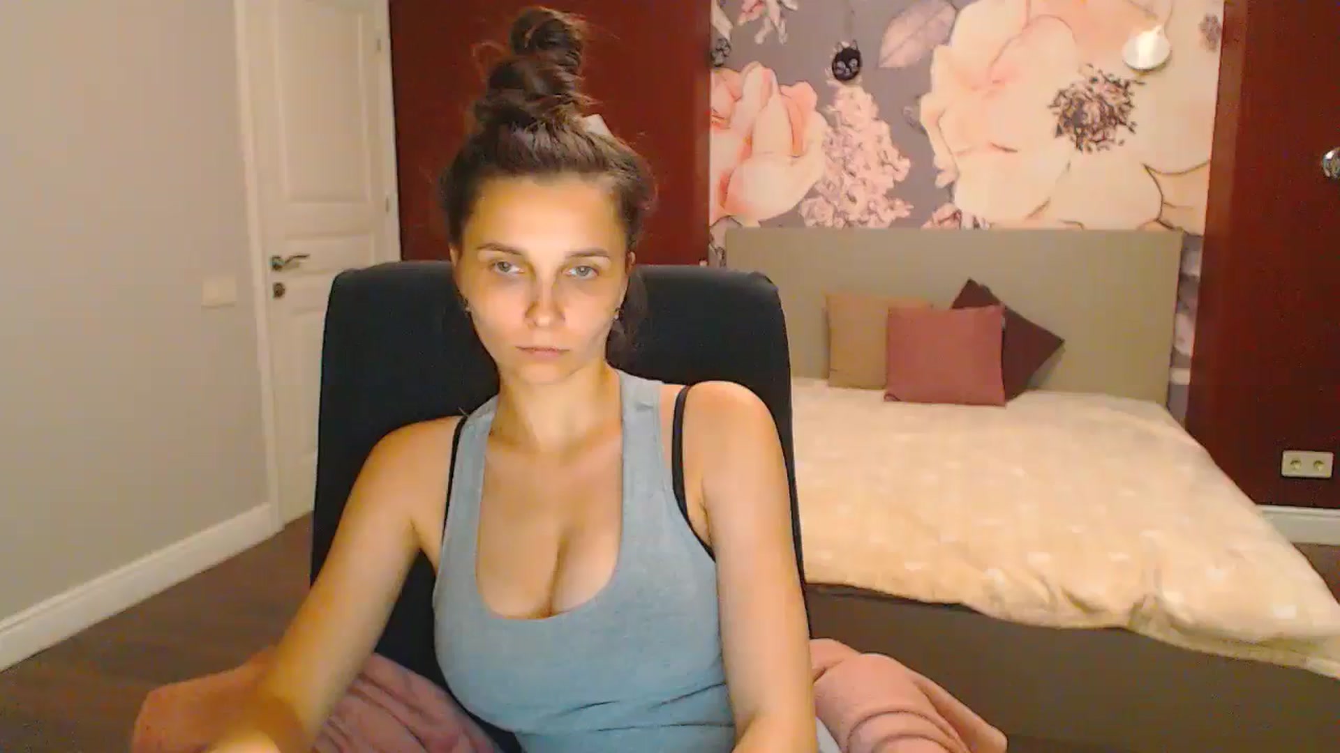 Gallery image thumbnail from Karina_Mils's myfreecams stream on, 07/28/2024, 18:35 image 14 of 20