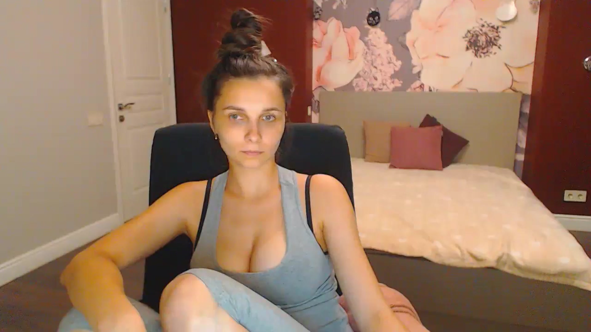 Gallery image thumbnail from Karina_Mils's myfreecams stream on, 07/28/2024, 18:35 image 3 of 20