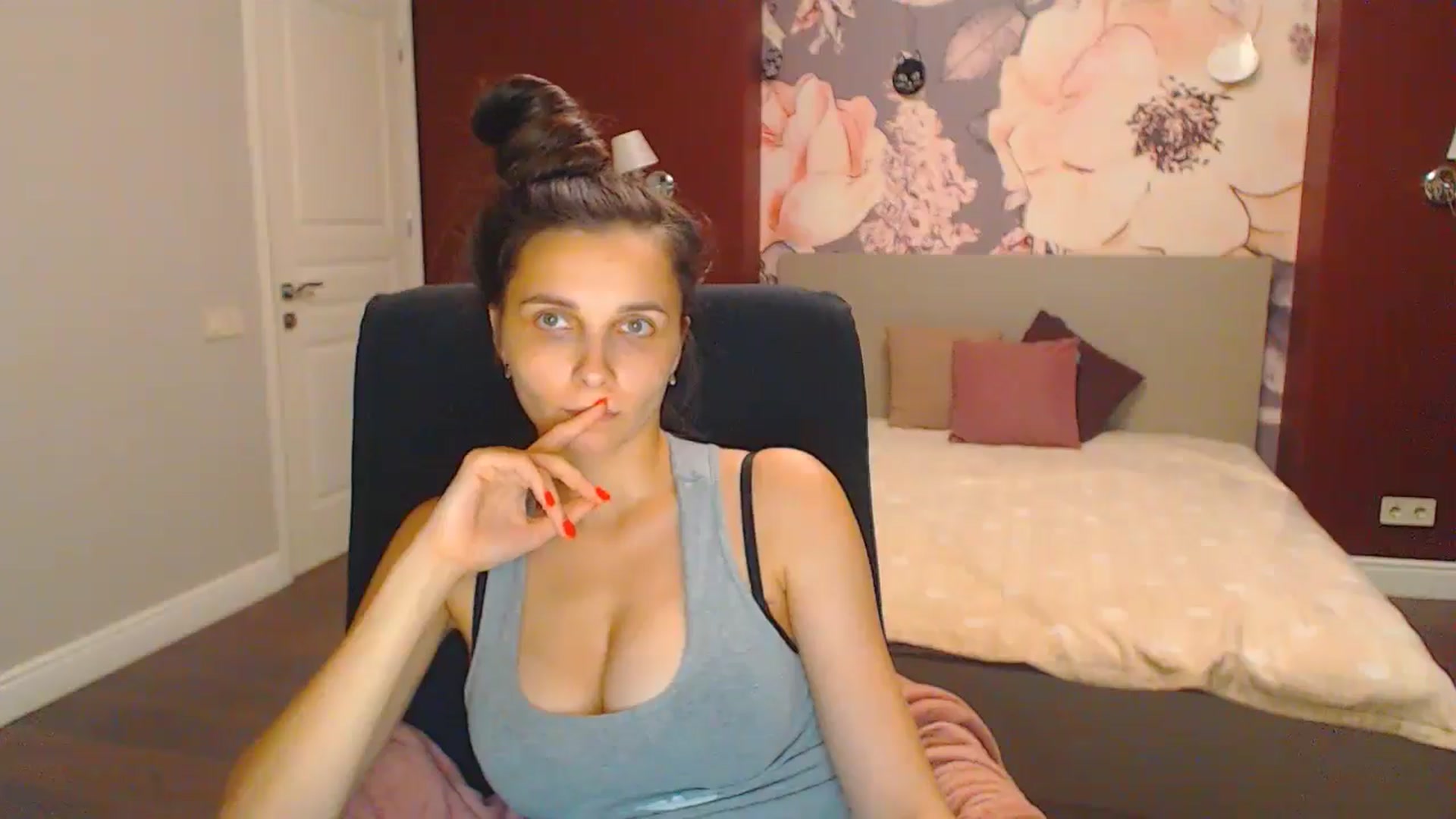 Gallery image thumbnail from Karina_Mils's myfreecams stream on, 07/28/2024, 19:29 image 14 of 20