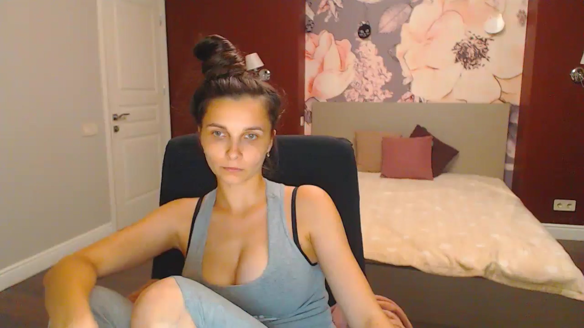 Gallery image thumbnail from Karina_Mils's myfreecams stream on, 07/28/2024, 19:29 image 4 of 20