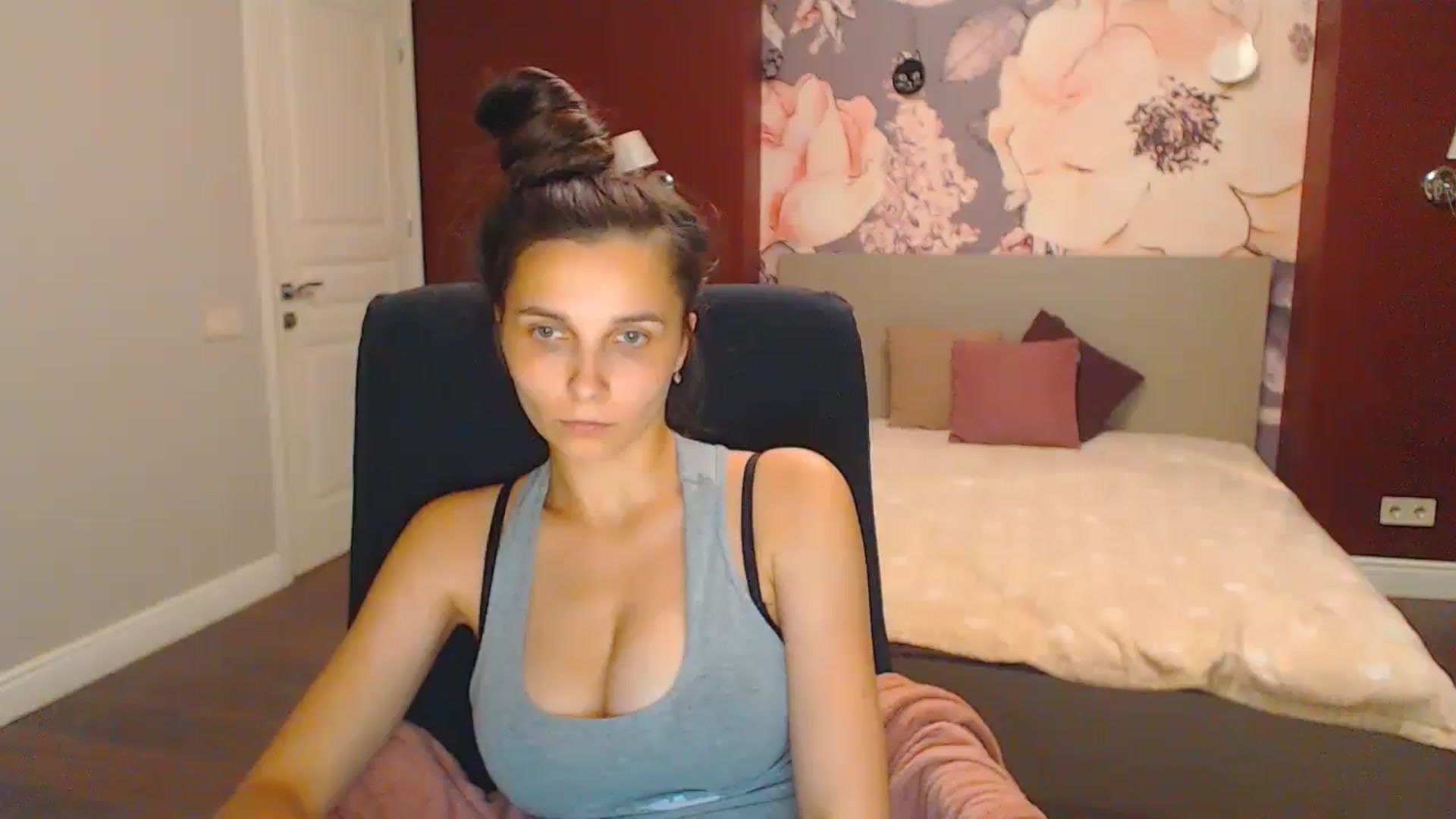 Gallery image thumbnail from Karina_Mils's myfreecams stream on, 07/28/2024, 19:29 image 13 of 20