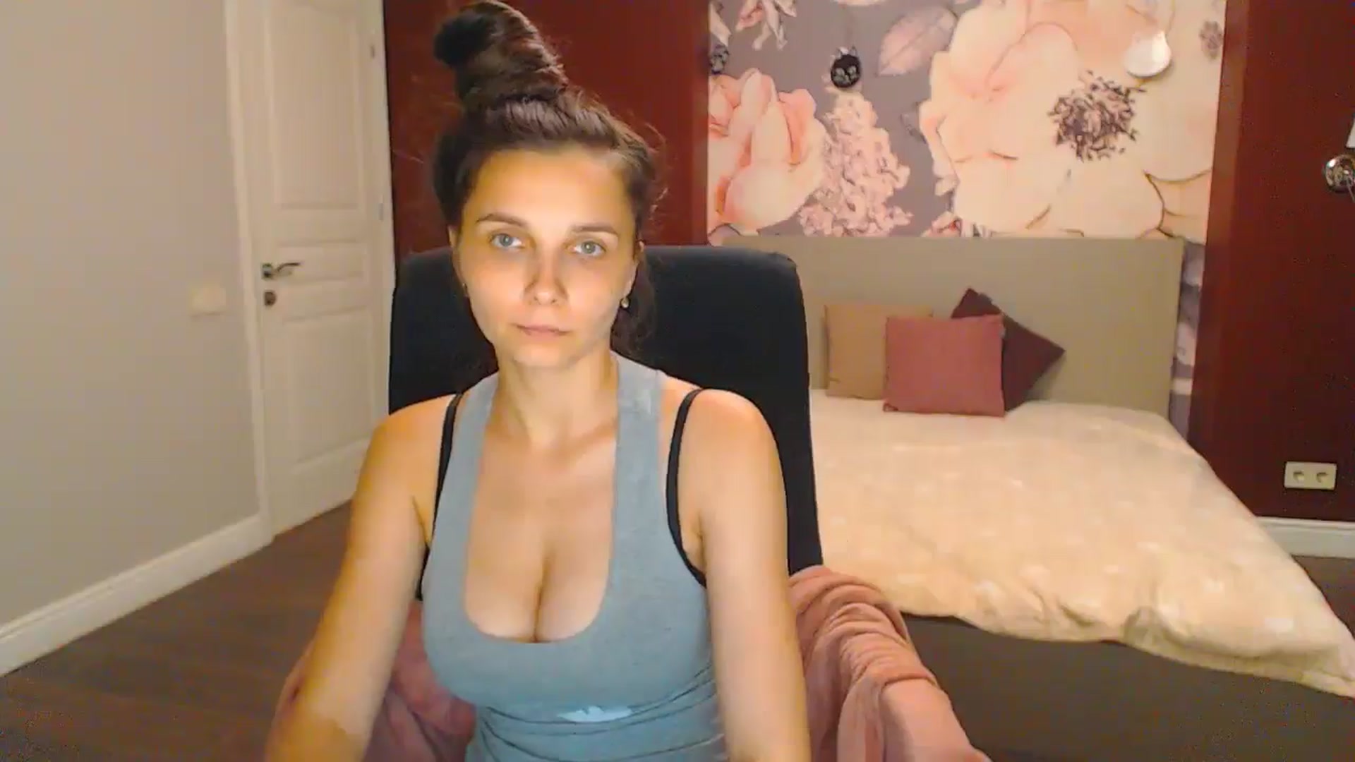 Gallery image thumbnail from Karina_Mils's myfreecams stream on, 07/28/2024, 19:29 image 15 of 20
