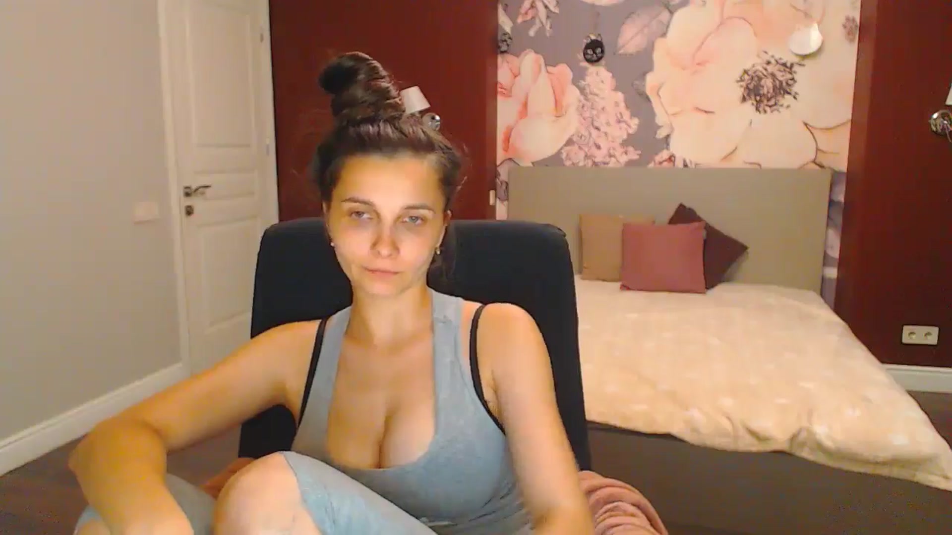 Gallery image thumbnail from Karina_Mils's myfreecams stream on, 07/28/2024, 19:29 image 3 of 20