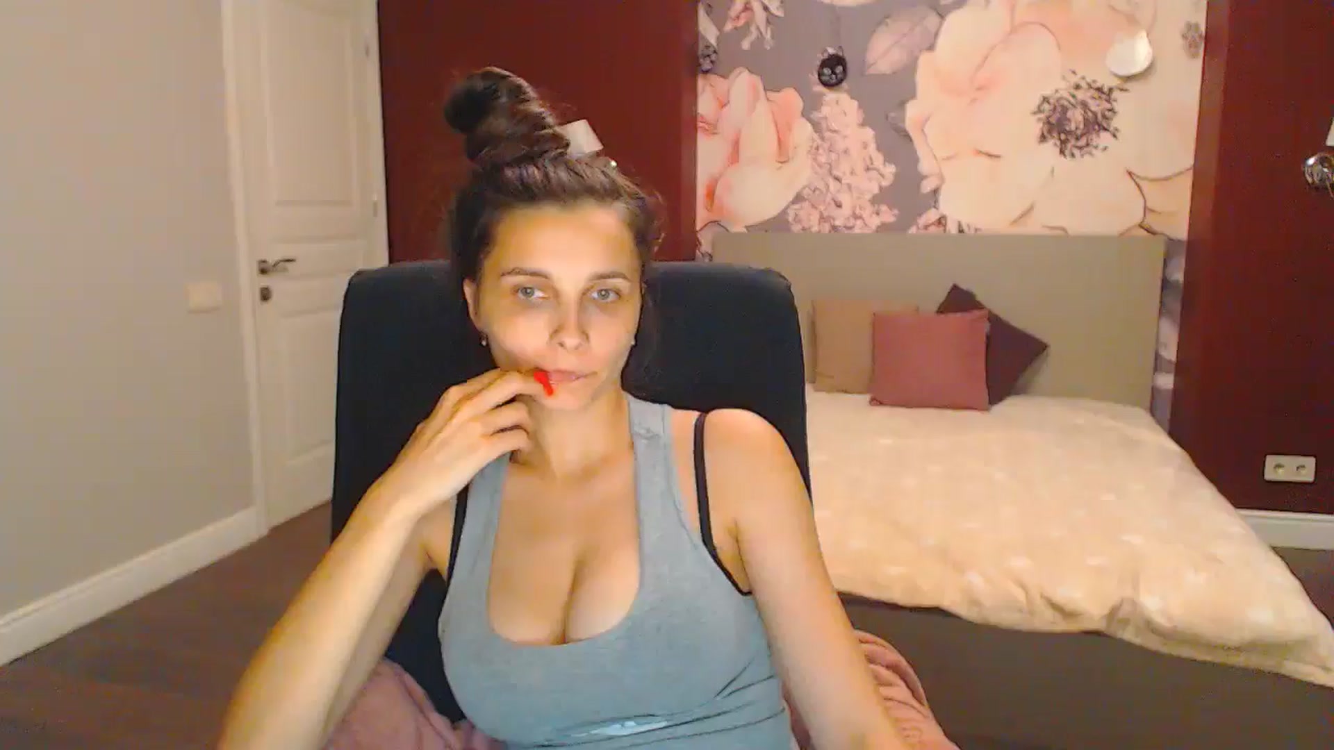 Gallery image thumbnail from Karina_Mils's myfreecams stream on, 07/28/2024, 19:29 image 10 of 20