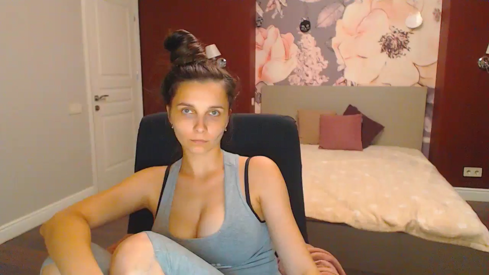 Gallery image thumbnail from Karina_Mils's myfreecams stream on, 07/28/2024, 19:29 image 5 of 20