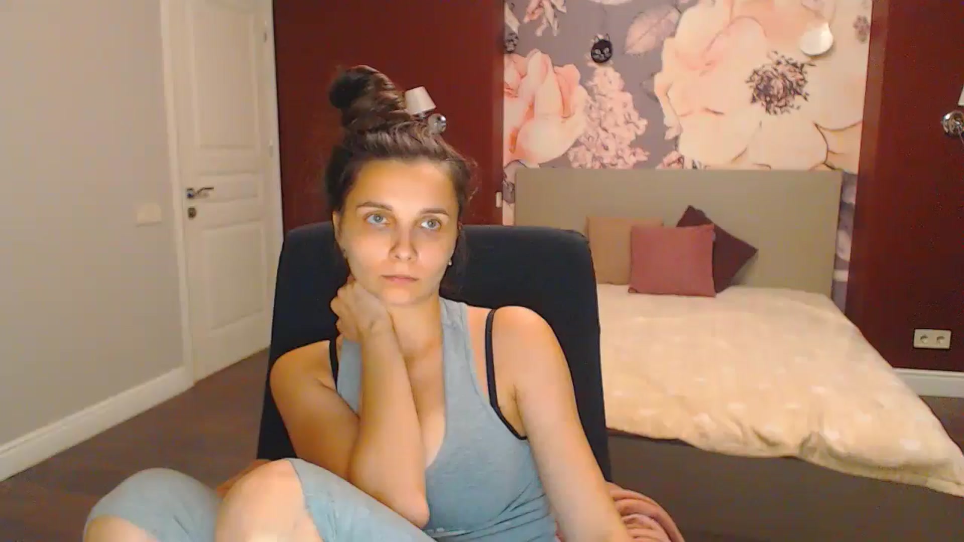 Gallery image thumbnail from Karina_Mils's myfreecams stream on, 07/28/2024, 19:29 image 8 of 20