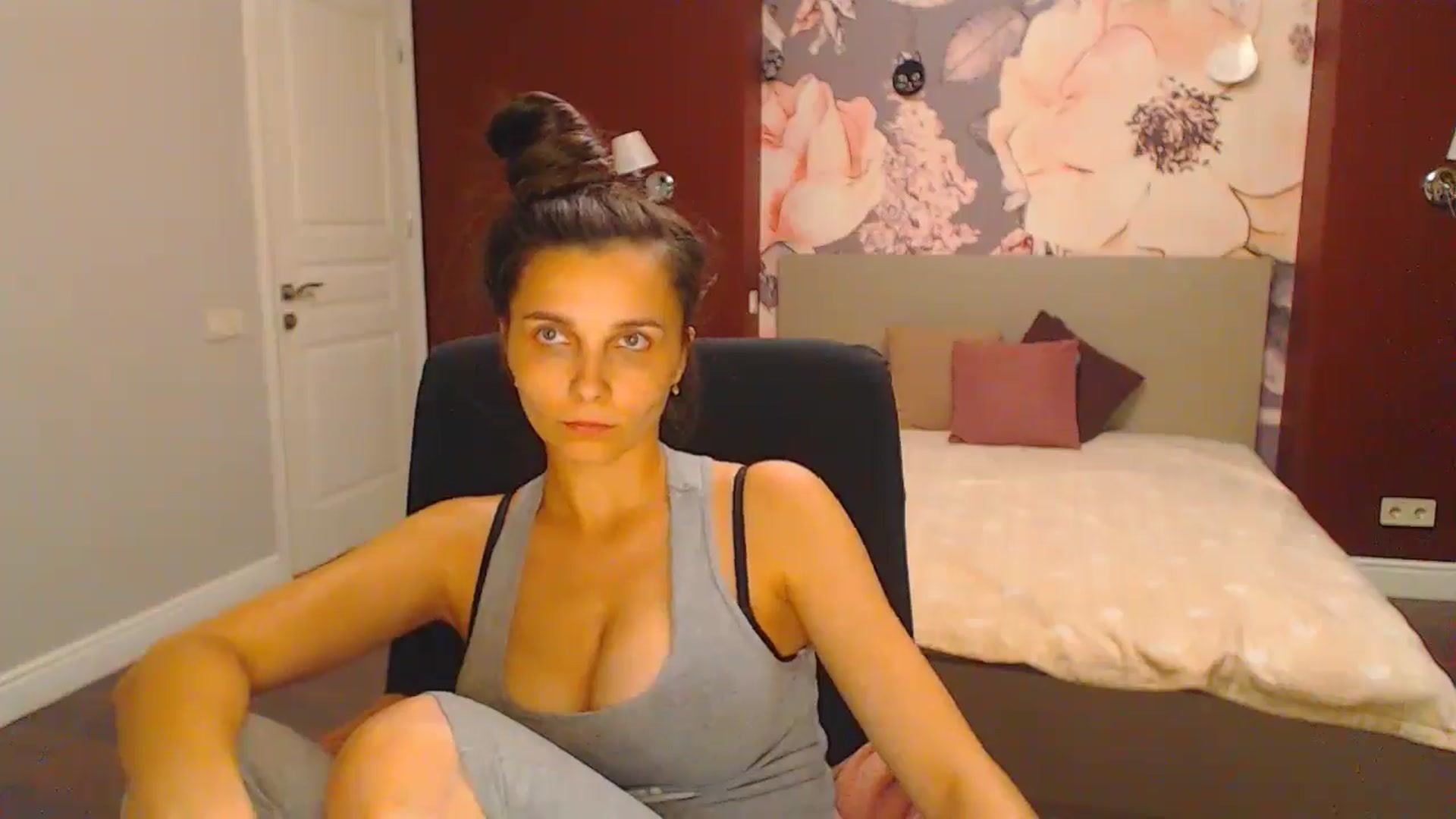 Gallery image thumbnail from Karina_Mils's myfreecams stream on, 07/28/2024, 19:29 image 7 of 20