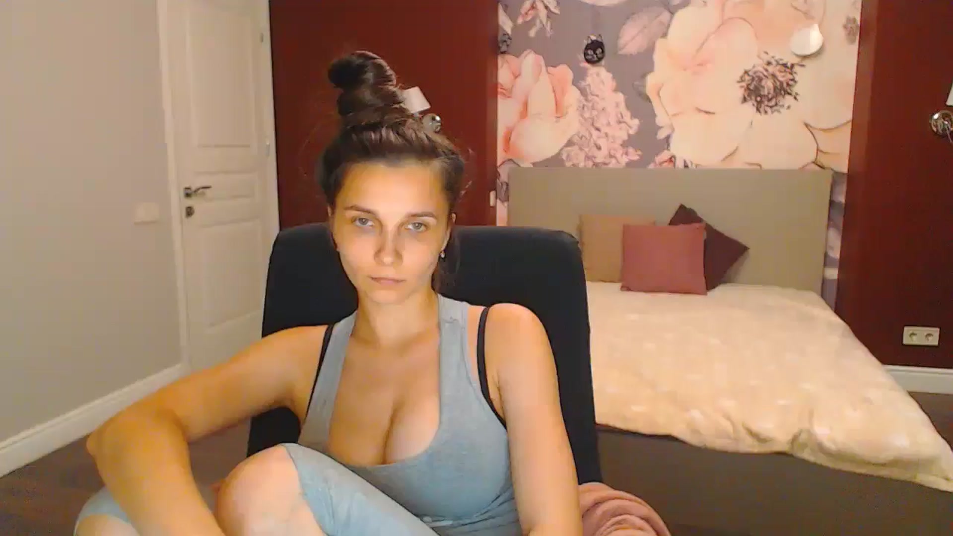 Gallery image thumbnail from Karina_Mils's myfreecams stream on, 07/28/2024, 19:29 image 1 of 20
