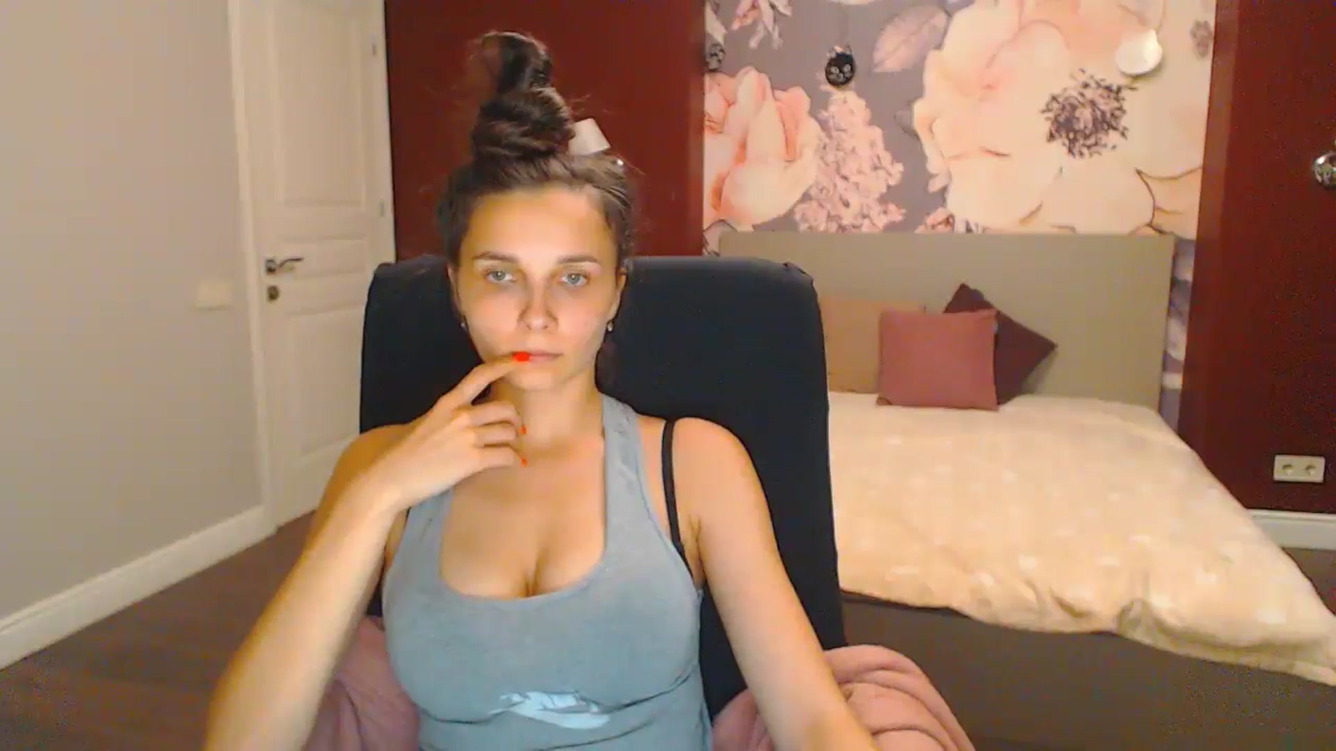 Gallery image thumbnail from Karina_Mils's myfreecams stream on, 07/28/2024, 20:41 image 9 of 20