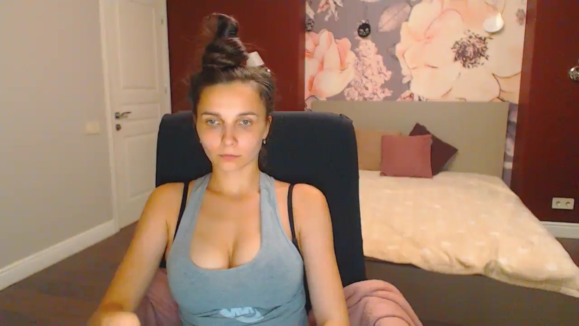 Gallery image thumbnail from Karina_Mils's myfreecams stream on, 07/28/2024, 20:41 image 12 of 20