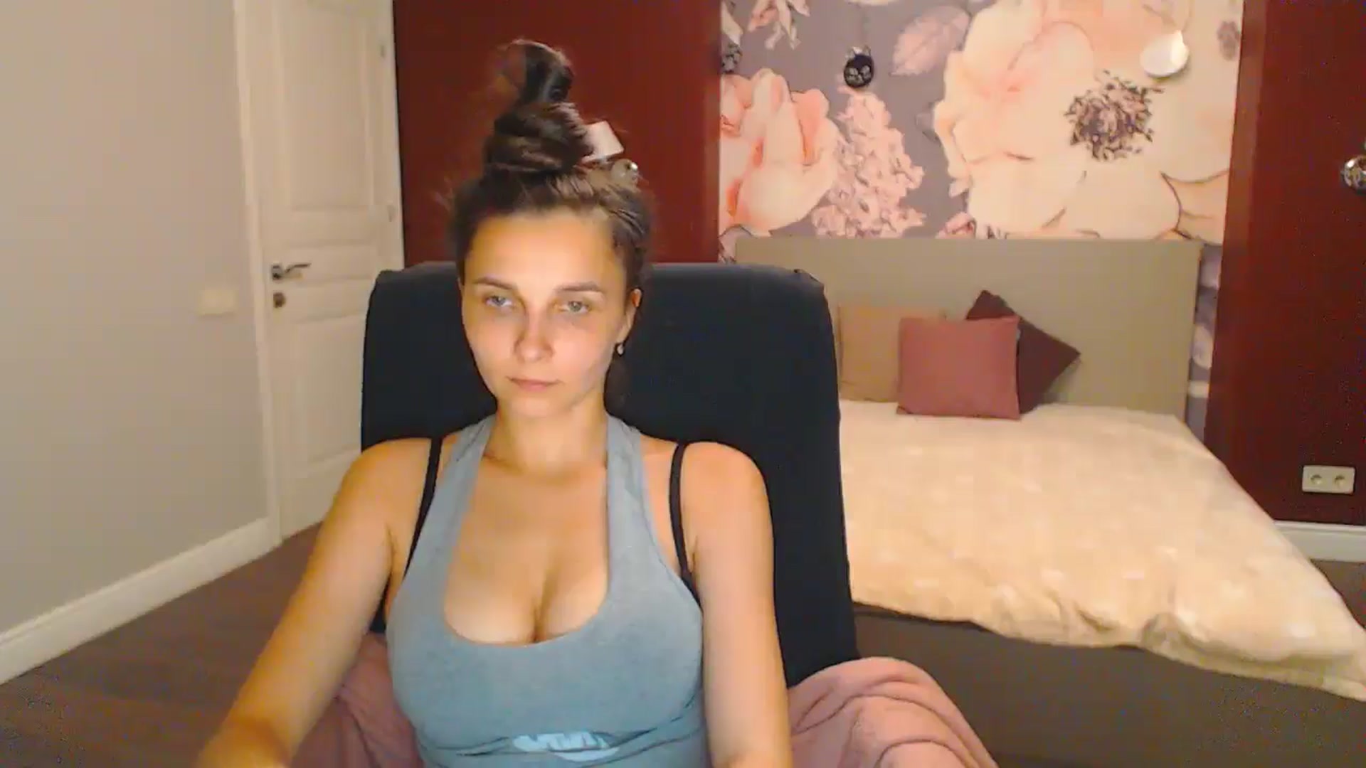 Gallery image thumbnail from Karina_Mils's myfreecams stream on, 07/28/2024, 20:41 image 14 of 20