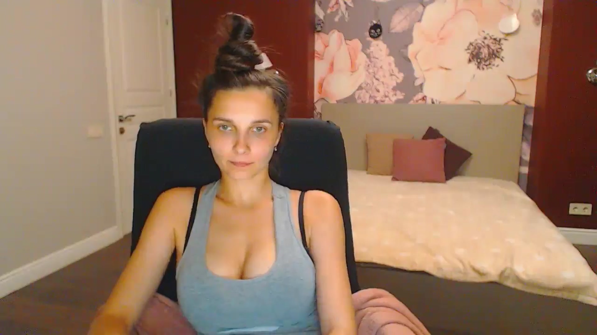 Gallery image thumbnail from Karina_Mils's myfreecams stream on, 07/28/2024, 20:41 image 16 of 20