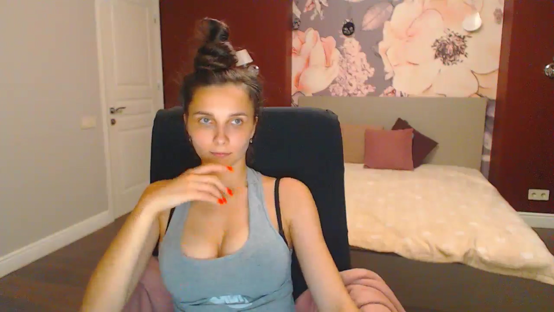 Gallery image thumbnail from Karina_Mils's myfreecams stream on, 07/28/2024, 20:41 image 13 of 20