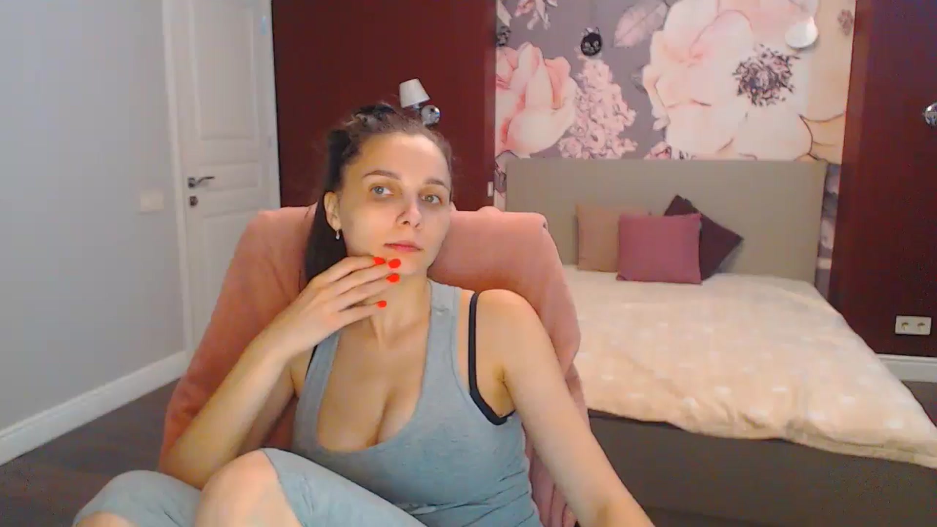 Gallery image thumbnail from Karina_Mils's myfreecams stream on, 07/29/2024, 07:36 image 3 of 20