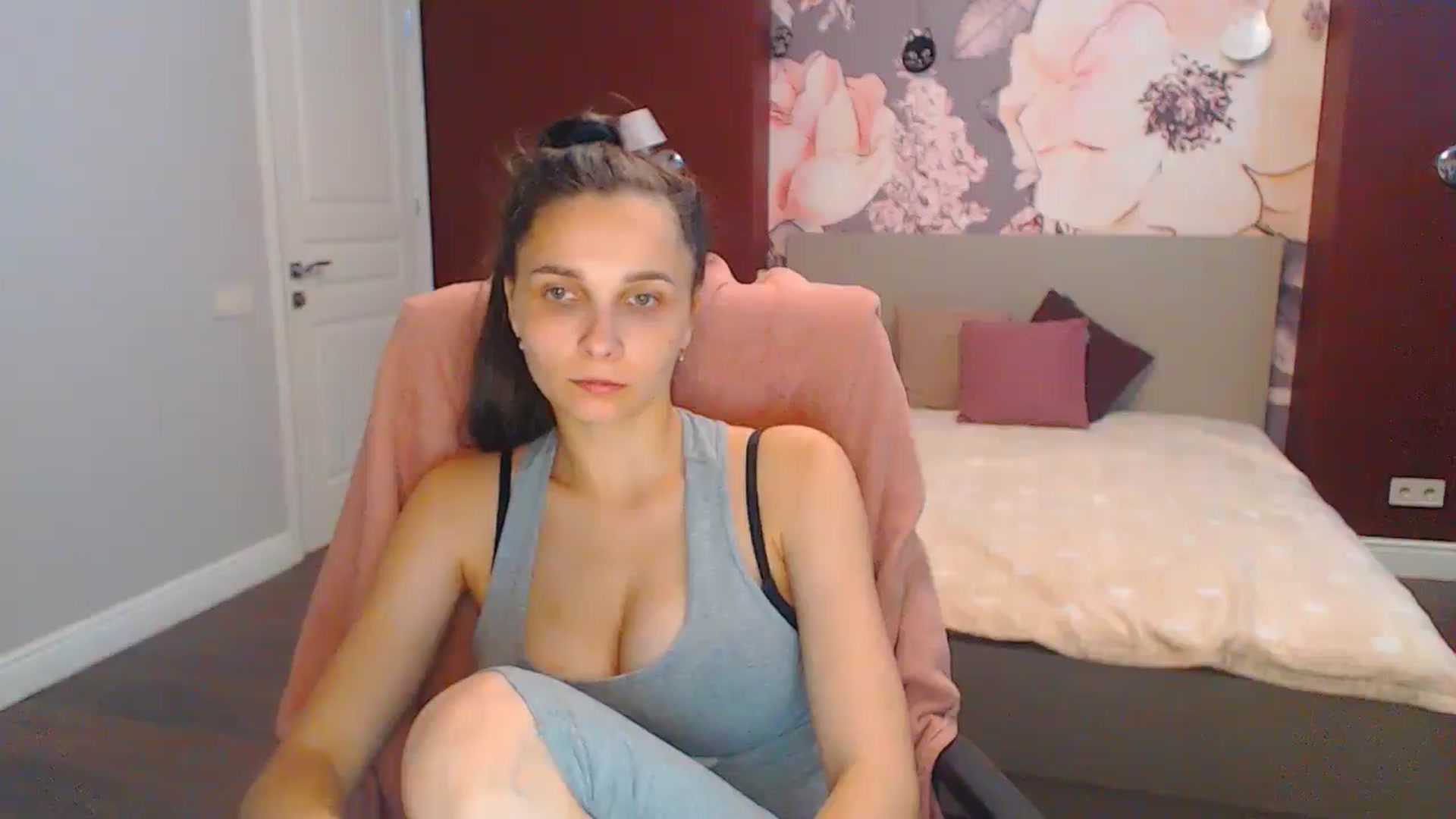 Gallery image thumbnail from Karina_Mils's myfreecams stream on, 07/29/2024, 07:36 image 14 of 20