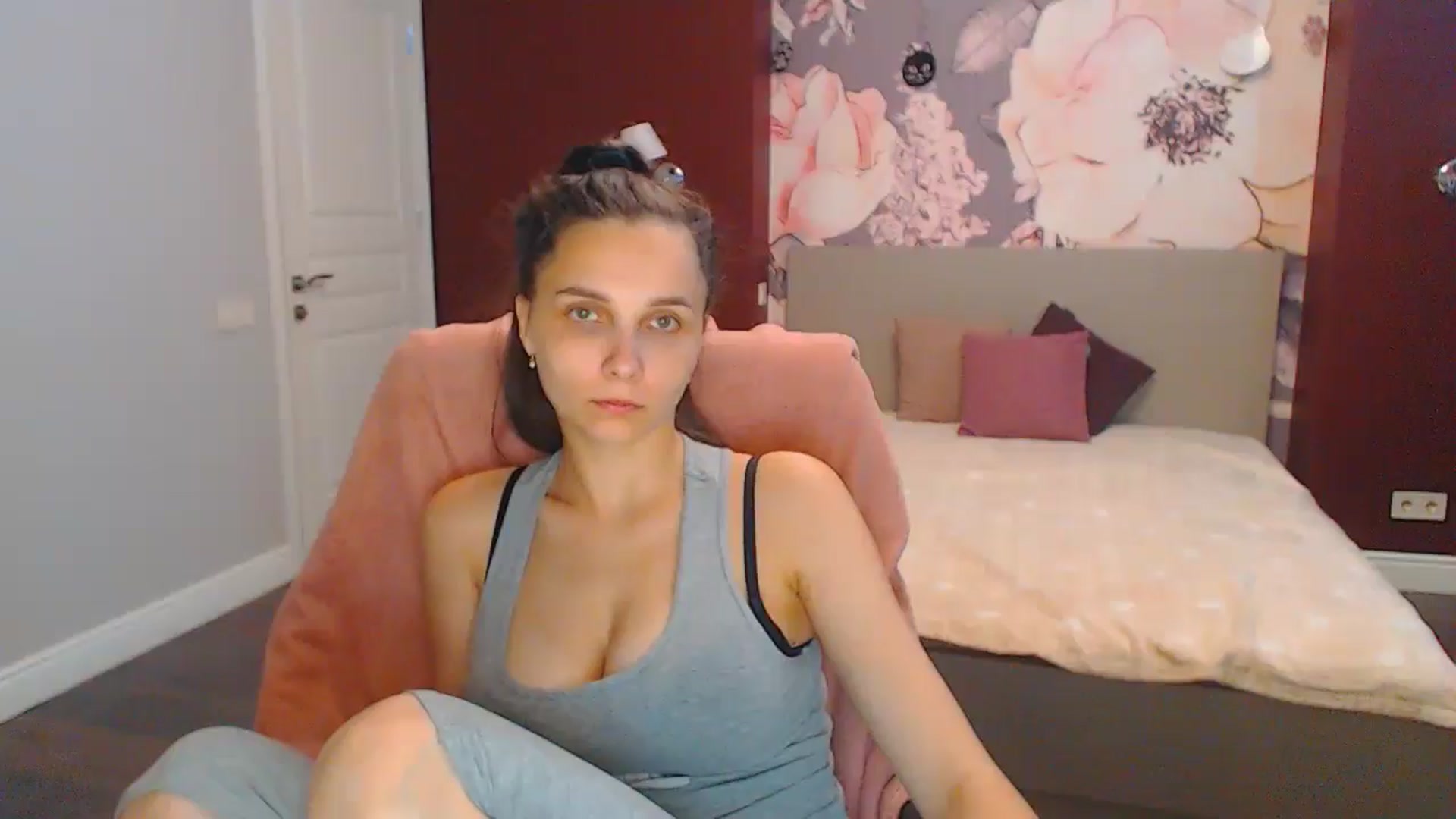 Gallery image thumbnail from Karina_Mils's myfreecams stream on, 07/29/2024, 07:36 image 1 of 20