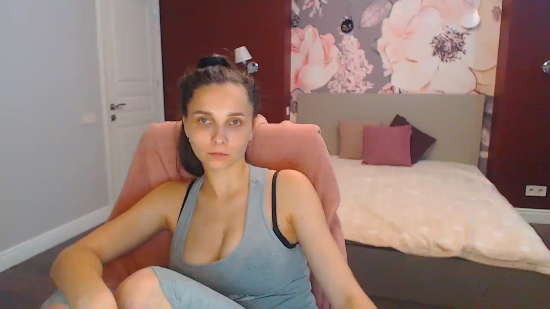 Gallery image thumbnail from Karina_Mils's myfreecams stream on, 07/29/2024, 07:36 image 7 of 20