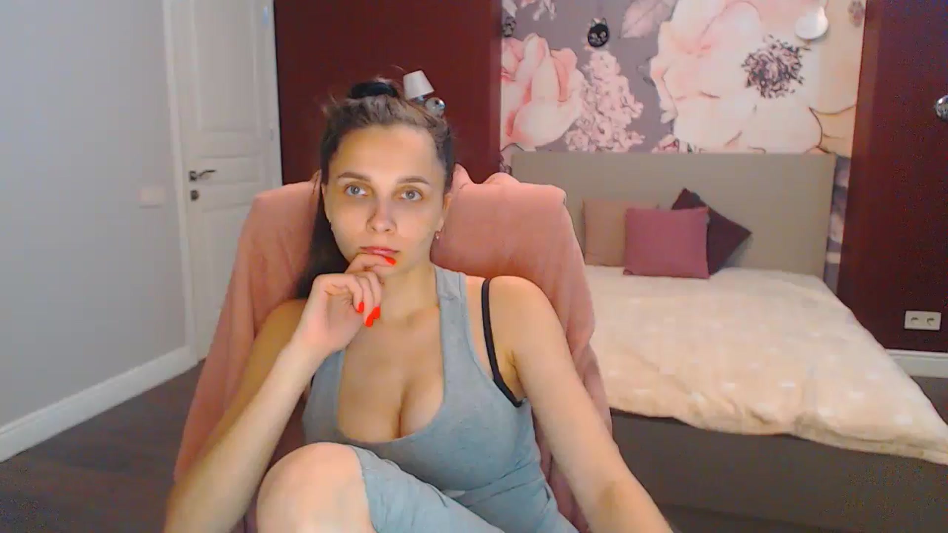 Gallery image thumbnail from Karina_Mils's myfreecams stream on, 07/29/2024, 07:36 image 17 of 20