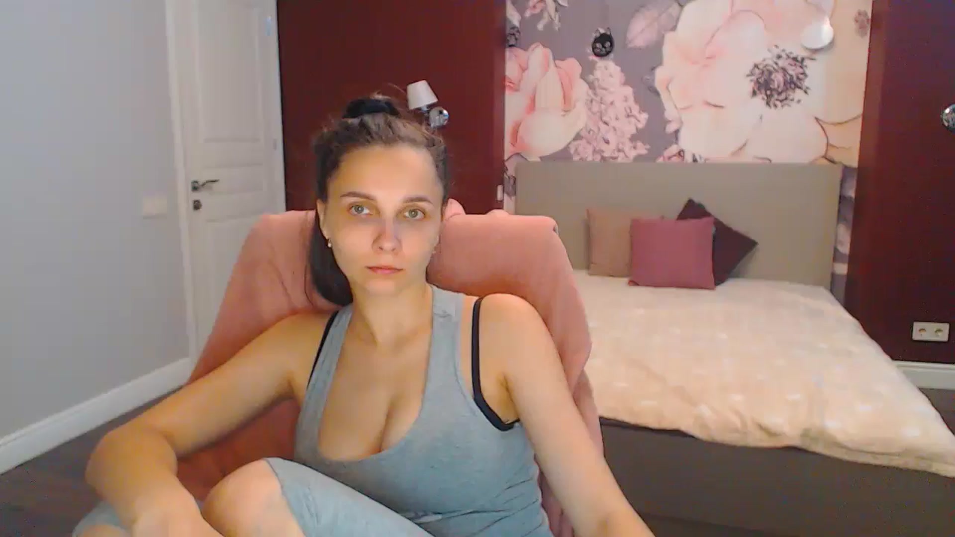 Gallery image thumbnail from Karina_Mils's myfreecams stream on, 07/29/2024, 07:36 image 4 of 20