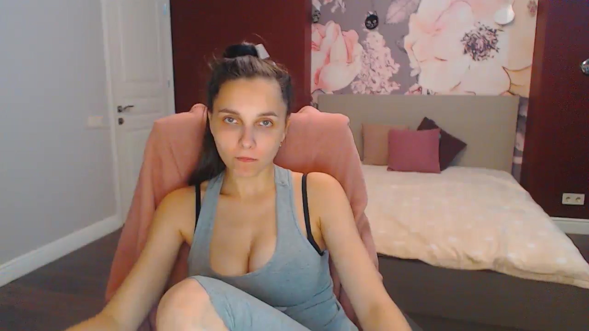 Gallery image thumbnail from Karina_Mils's myfreecams stream on, 07/29/2024, 07:36 image 16 of 20