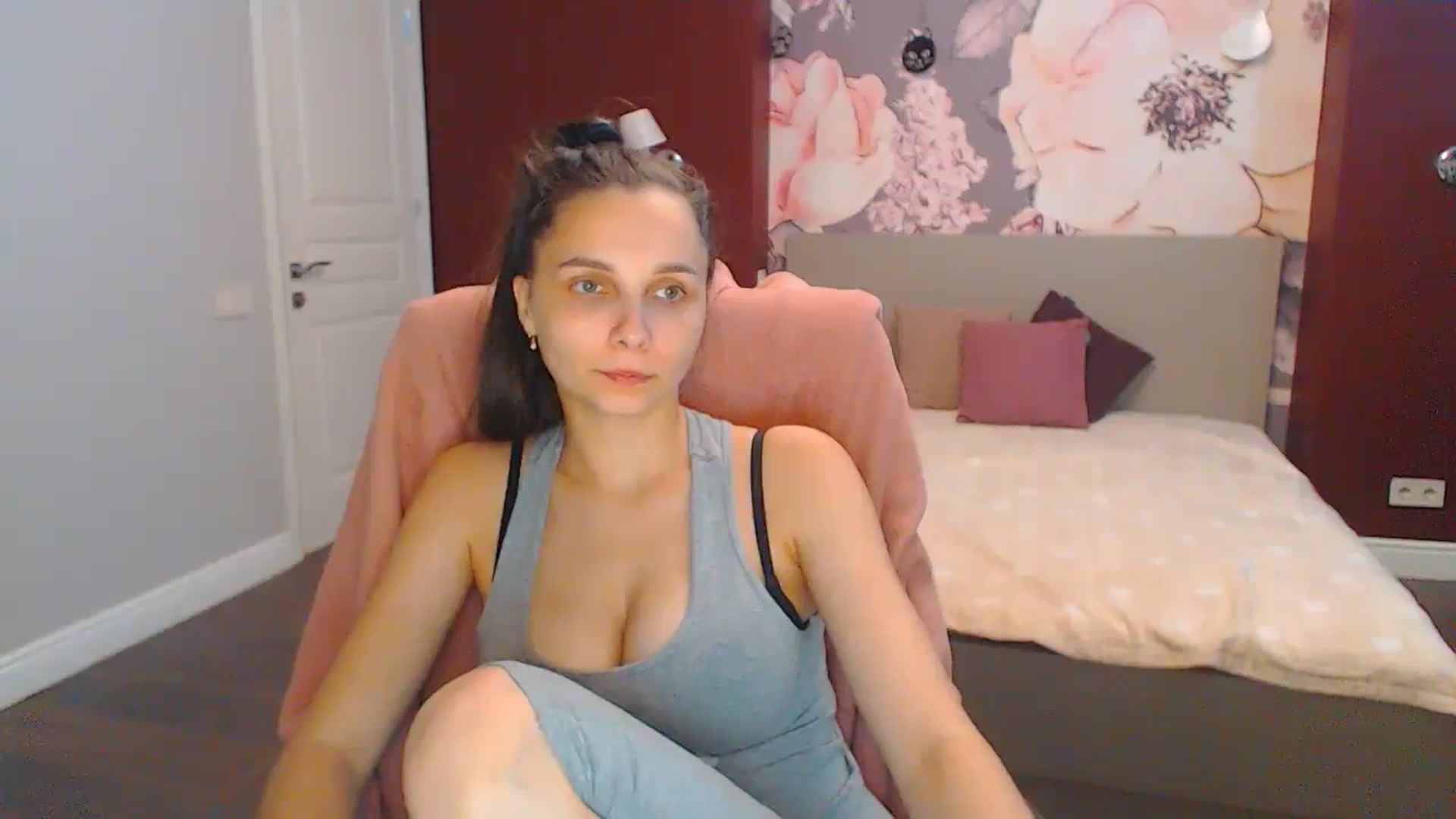 Gallery image thumbnail from Karina_Mils's myfreecams stream on, 07/29/2024, 07:36 image 10 of 20