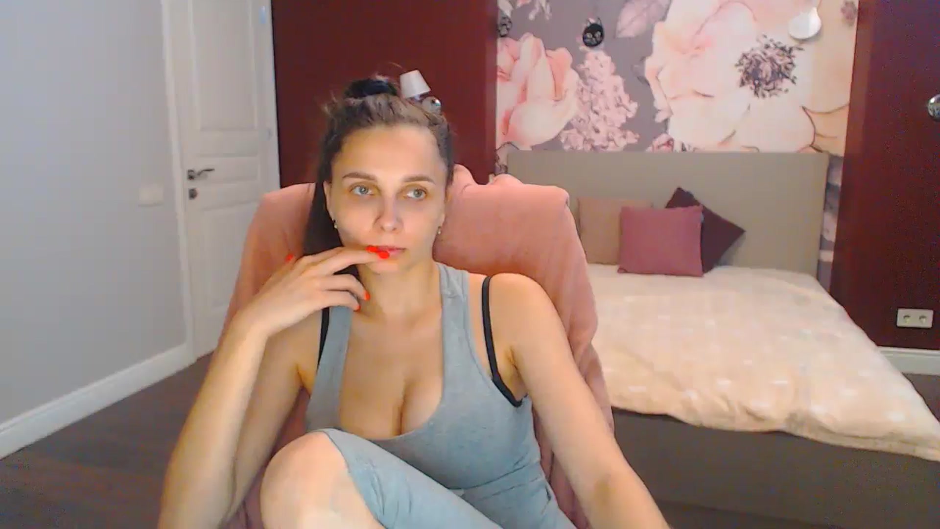 Gallery image thumbnail from Karina_Mils's myfreecams stream on, 07/29/2024, 07:36 image 12 of 20