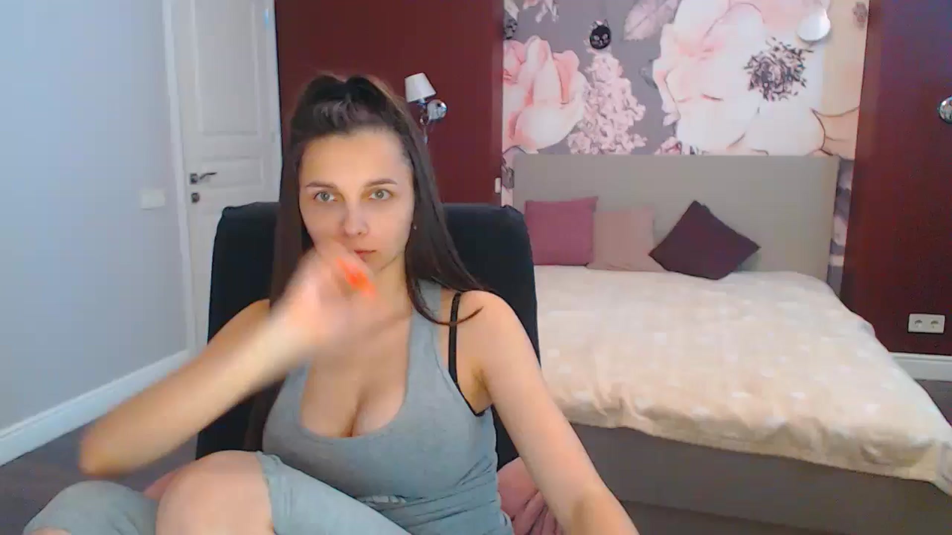 Gallery image thumbnail from Karina_Mils's myfreecams stream on, 07/29/2024, 10:58 image 17 of 20