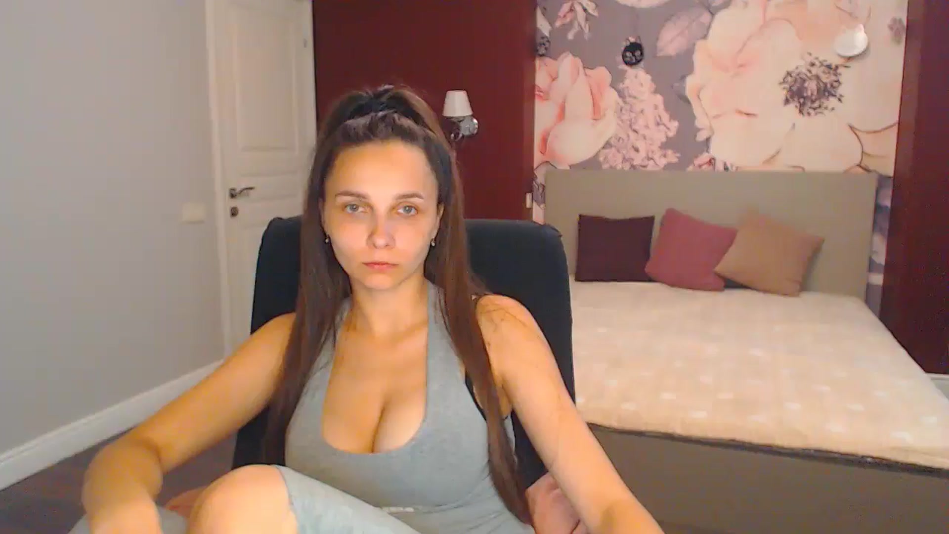 Gallery image thumbnail from Karina_Mils's myfreecams stream on, 08/02/2024, 12:29 image 10 of 20