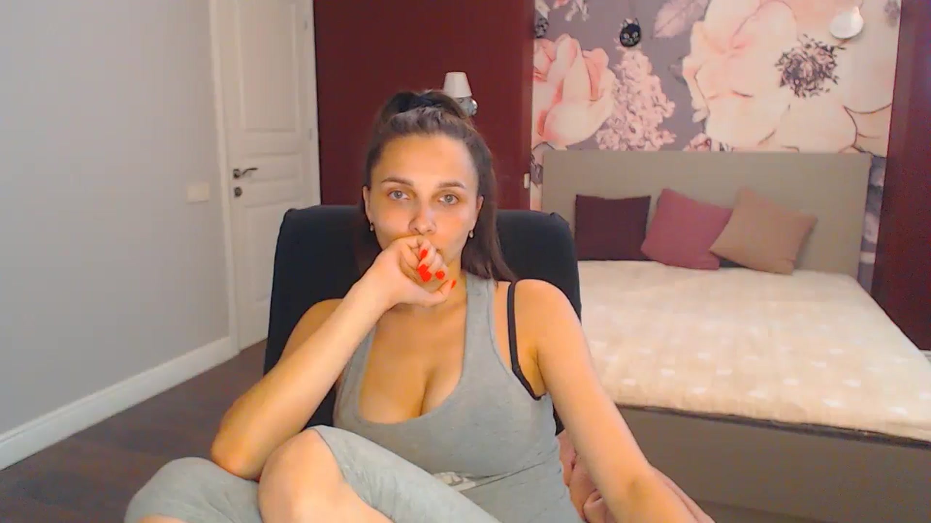 Gallery image thumbnail from Karina_Mils's myfreecams stream on, 08/02/2024, 13:35 image 4 of 20