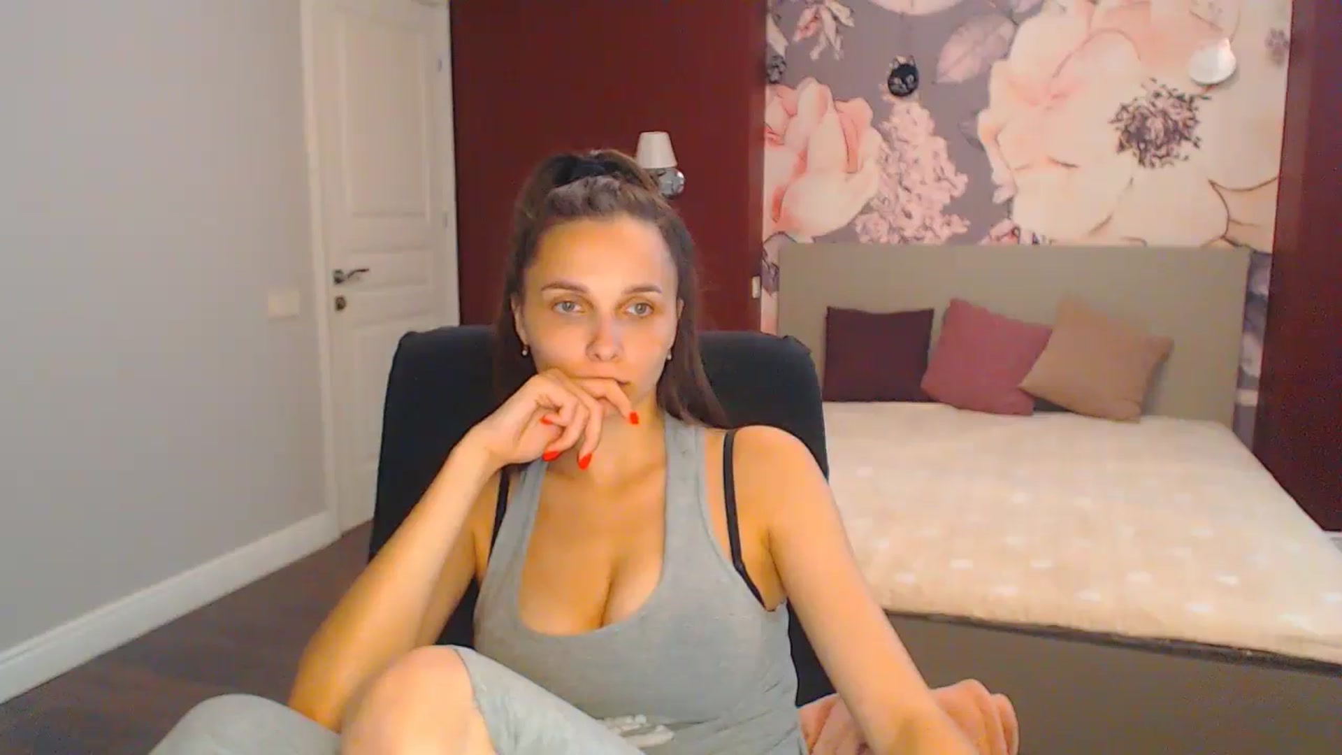 Gallery image thumbnail from Karina_Mils's myfreecams stream on, 08/02/2024, 13:35 image 15 of 20
