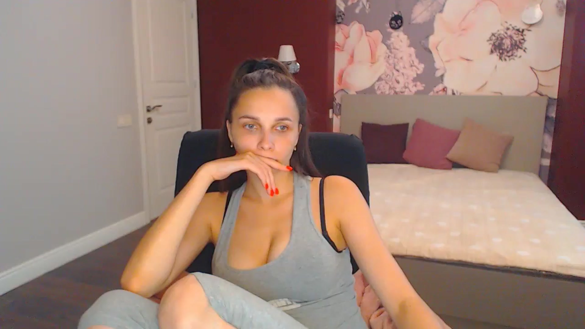 Gallery image thumbnail from Karina_Mils's myfreecams stream on, 08/02/2024, 13:35 image 8 of 20