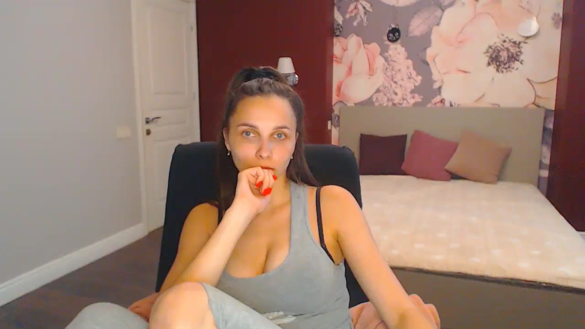 Gallery image thumbnail from Karina_Mils's myfreecams stream on, 08/02/2024, 13:35 image 18 of 20