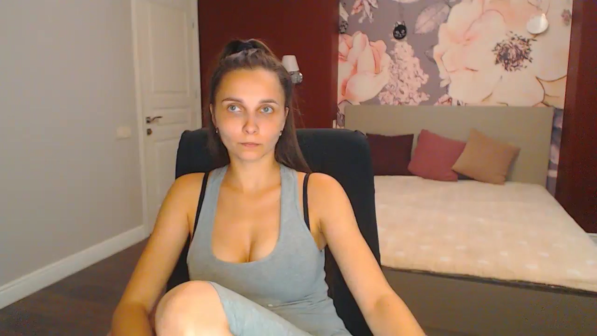 Gallery image thumbnail from Karina_Mils's myfreecams stream on, 08/02/2024, 15:28 image 10 of 20