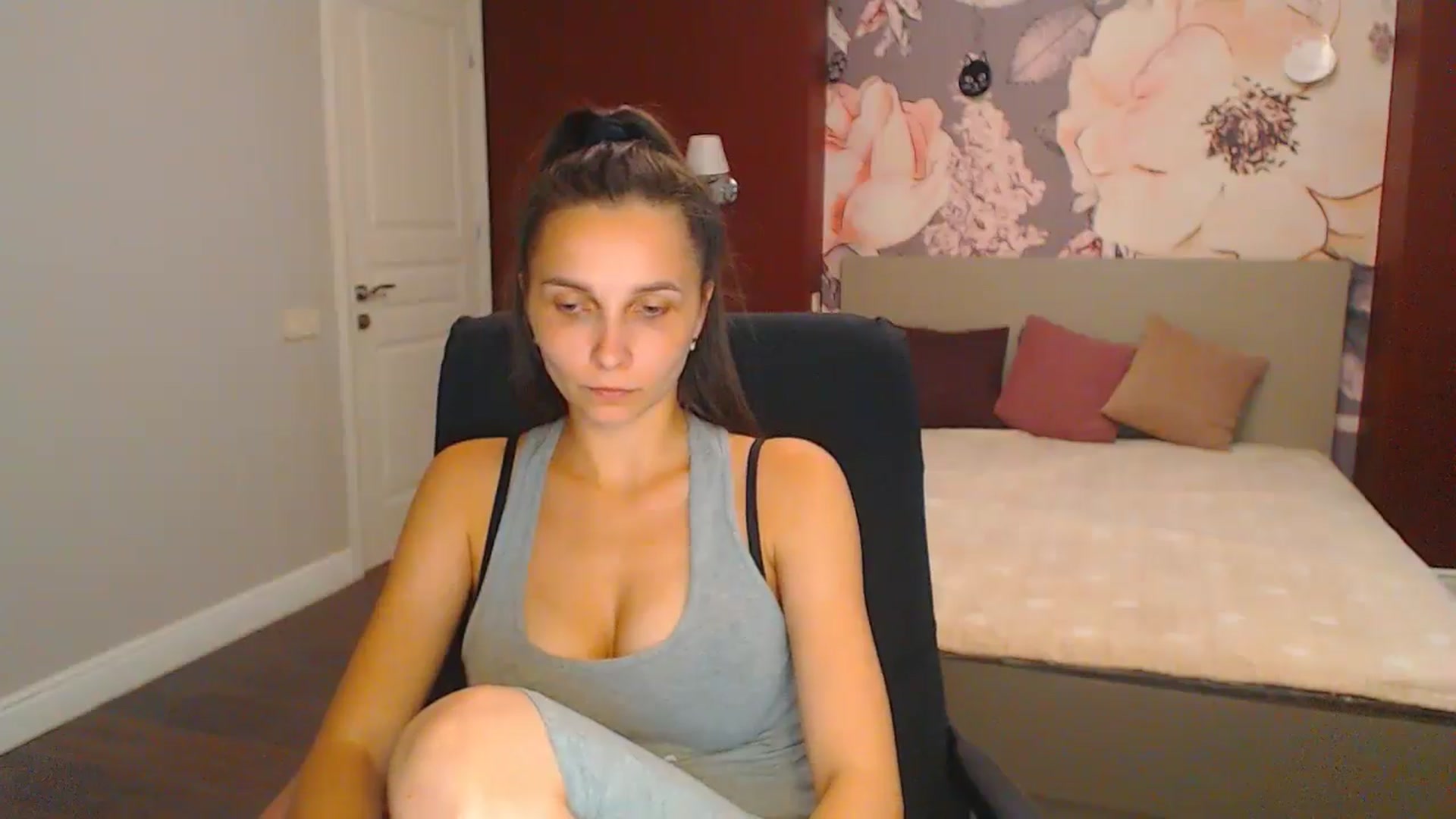 Gallery image thumbnail from Karina_Mils's myfreecams stream on, 08/02/2024, 15:28 image 14 of 20