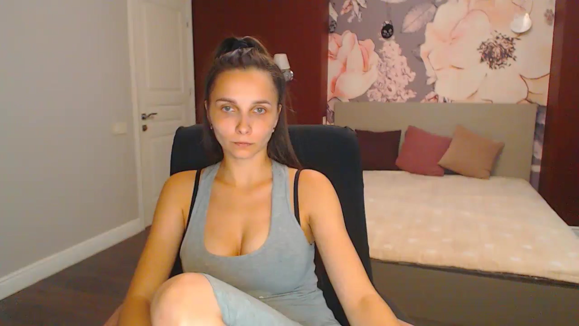 Gallery image thumbnail from Karina_Mils's myfreecams stream on, 08/02/2024, 15:28 image 12 of 20