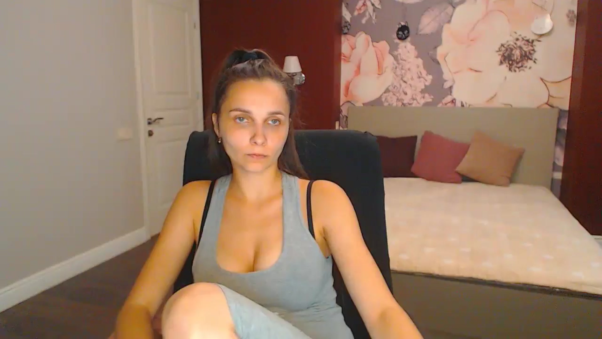 Gallery image thumbnail from Karina_Mils's myfreecams stream on, 08/02/2024, 15:28 image 16 of 20