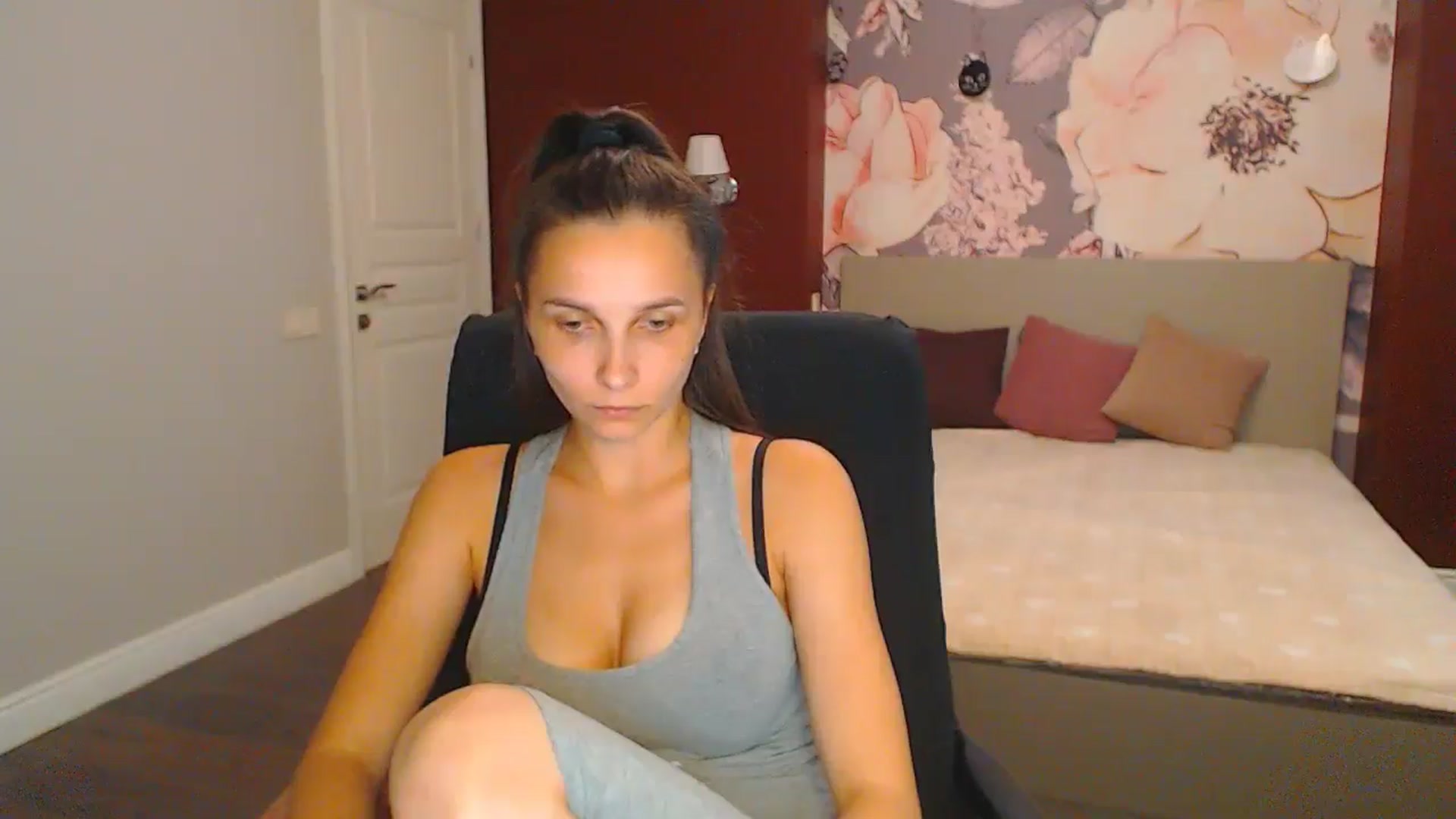 Gallery image thumbnail from Karina_Mils's myfreecams stream on, 08/02/2024, 15:28 image 17 of 20